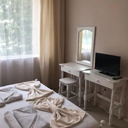 Guest Luxor Гостьовий будинок Приморсько